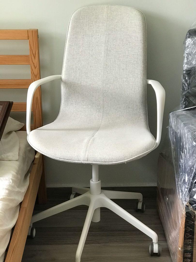 GHẾ VĂN PHÒNG CÓ TAY VỊN LÅNGFJÄLL IKEA - BE / TRẮNG