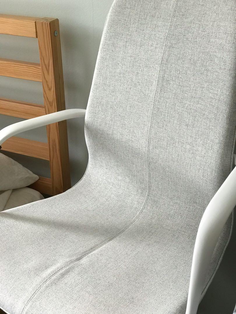 GHẾ VĂN PHÒNG CÓ TAY VỊN LÅNGFJÄLL IKEA - BE / TRẮNG