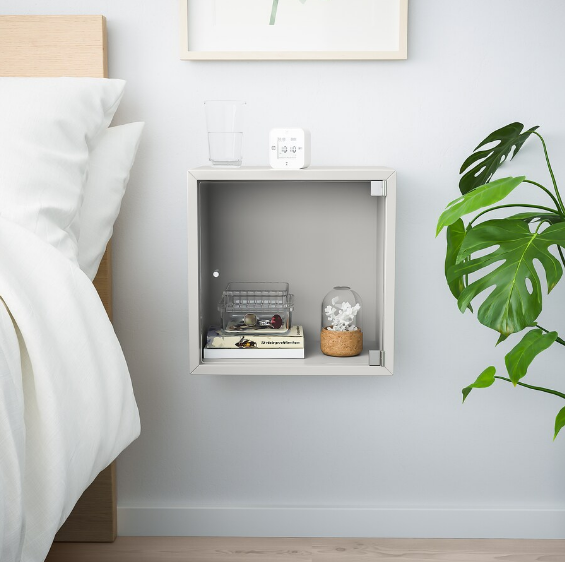 GIÁ VUÔNG TREO TƯỜNG CÓ CỬA KÍNH EKET IKEA - XÁM NHẠT 35x25x35 cm