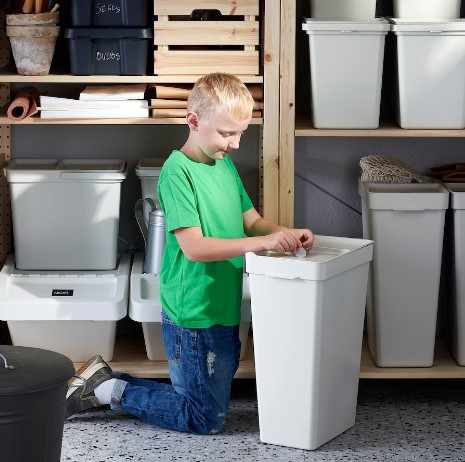 THÙNG ĐỰNG RÁC CÓ NẮP HÅLLBAR IKEA - XÁM NHẠT 22L
