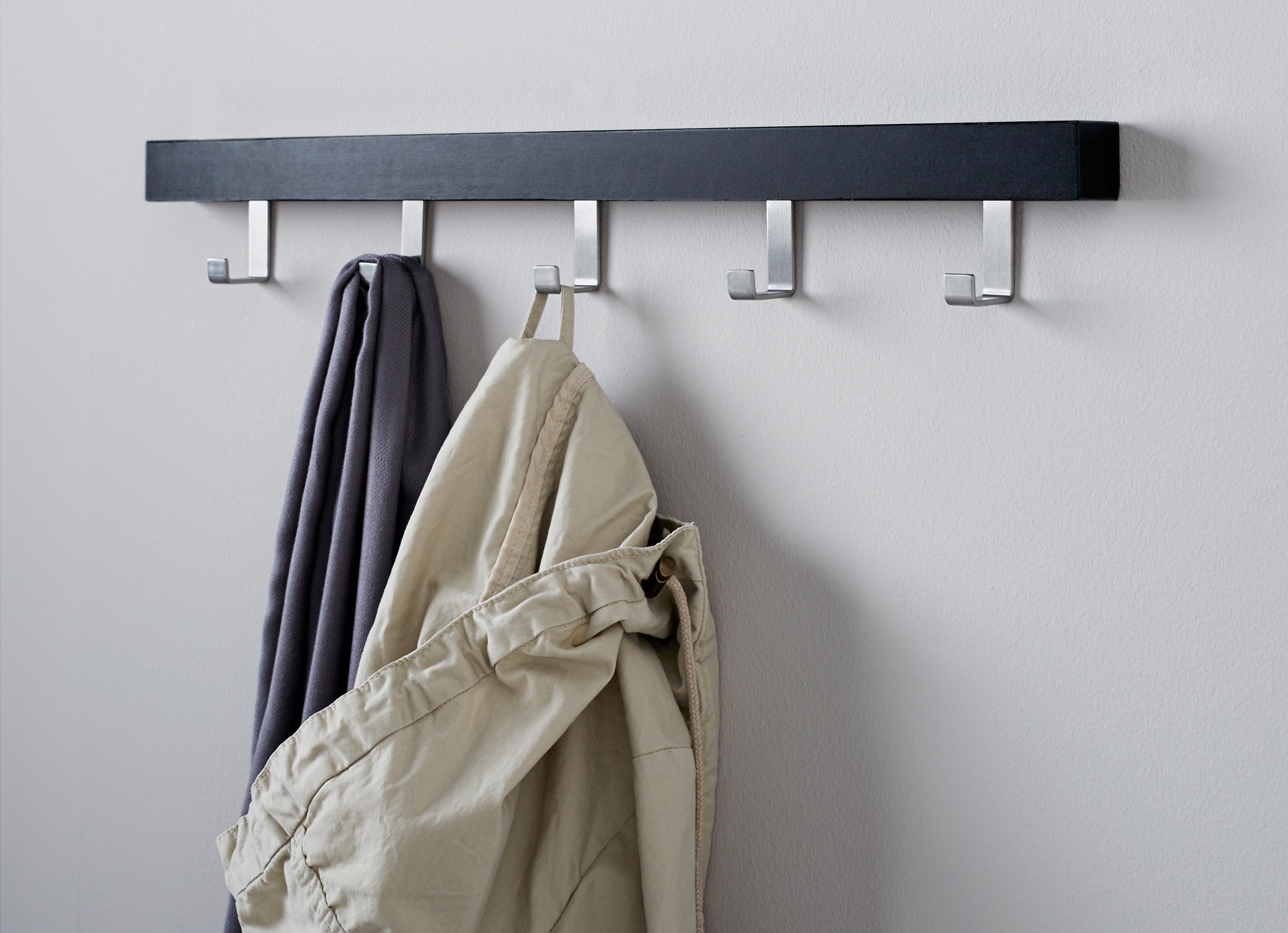 GIÁ TREO TƯỜNG/CÁNH CỬA TJUSIG IKEA - ĐEN 60 cm