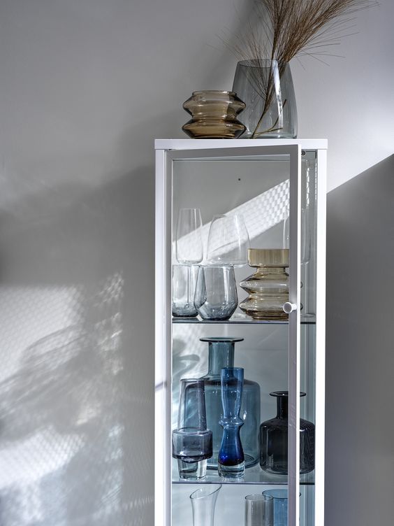 TỦ CÓ CỬA KÍNH BAGGEBO IKEA - TRẮNG 34x30x116 cm