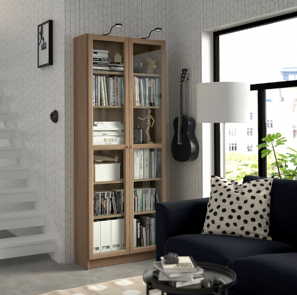 TỦ SÁCH CÓ CỬA KÍNH BILLY / OXBERG IKEA - MÀU SỒI 80x30x202 cm