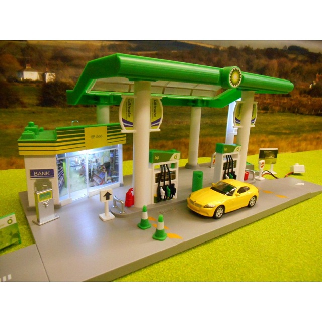 mô hình diorama cây xăng - được săn đón trong năm 2025