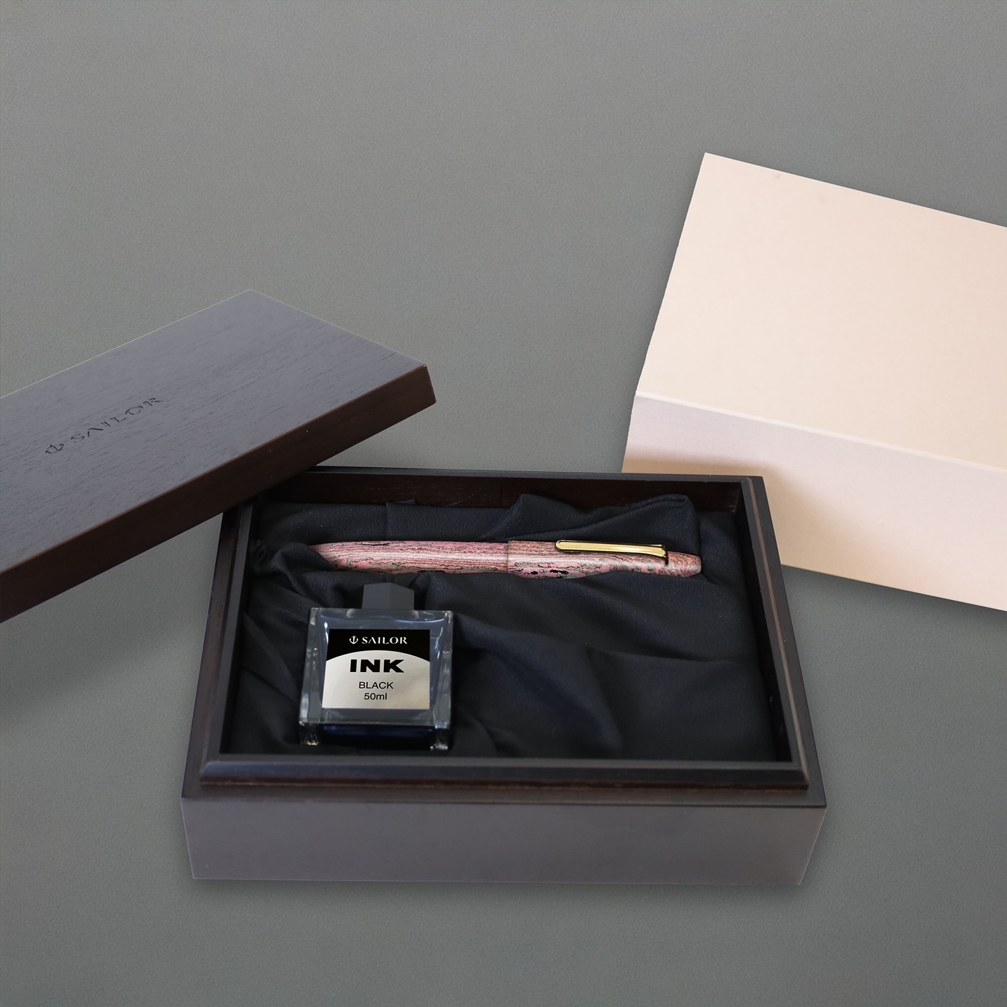 NAGINATA TOGI EBONITE FOUNTAIN PEN UMESAKI 21K 10-1814