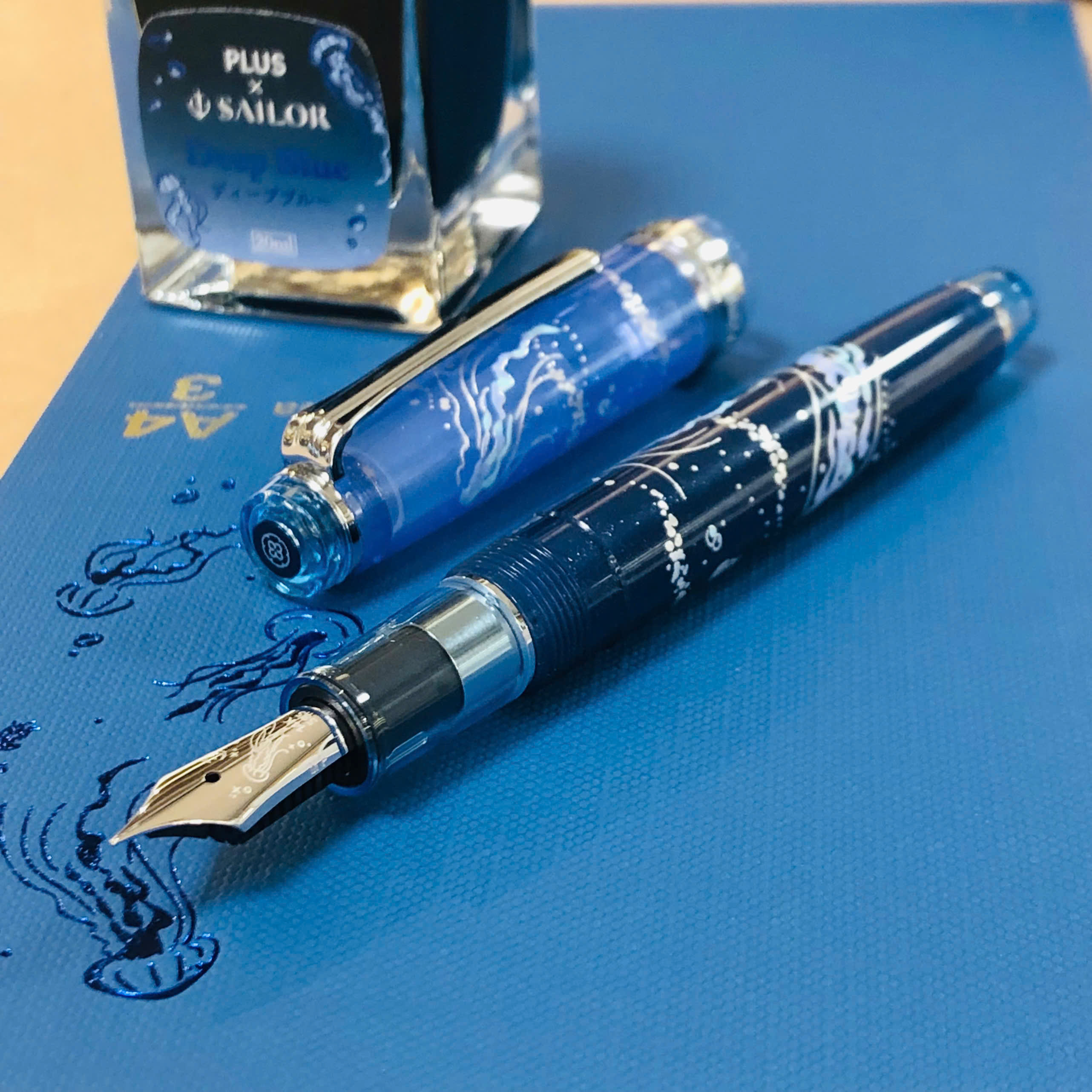 BÚT MÁY PRO GEAR SLIM JELLYFISH LIMITED 14K 10-8829