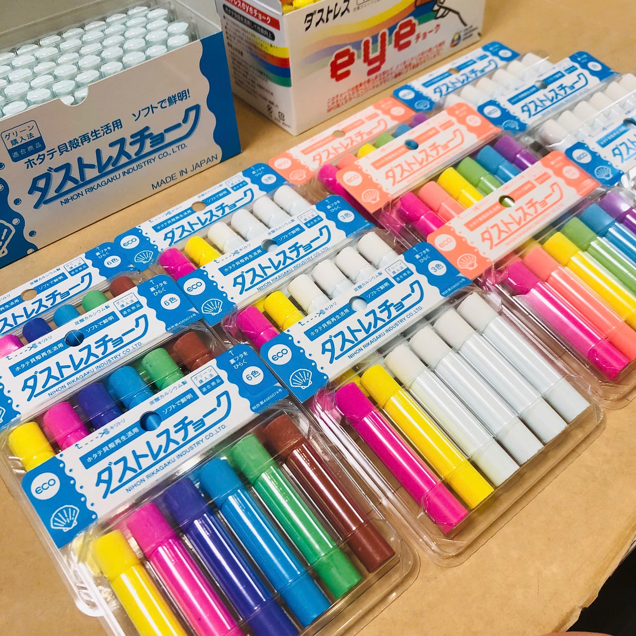 HỘP 6 VIÊN PHẤN KHÔNG BỤI NIHON RIKAGAKU DUSTLESS CHALK DCC-6