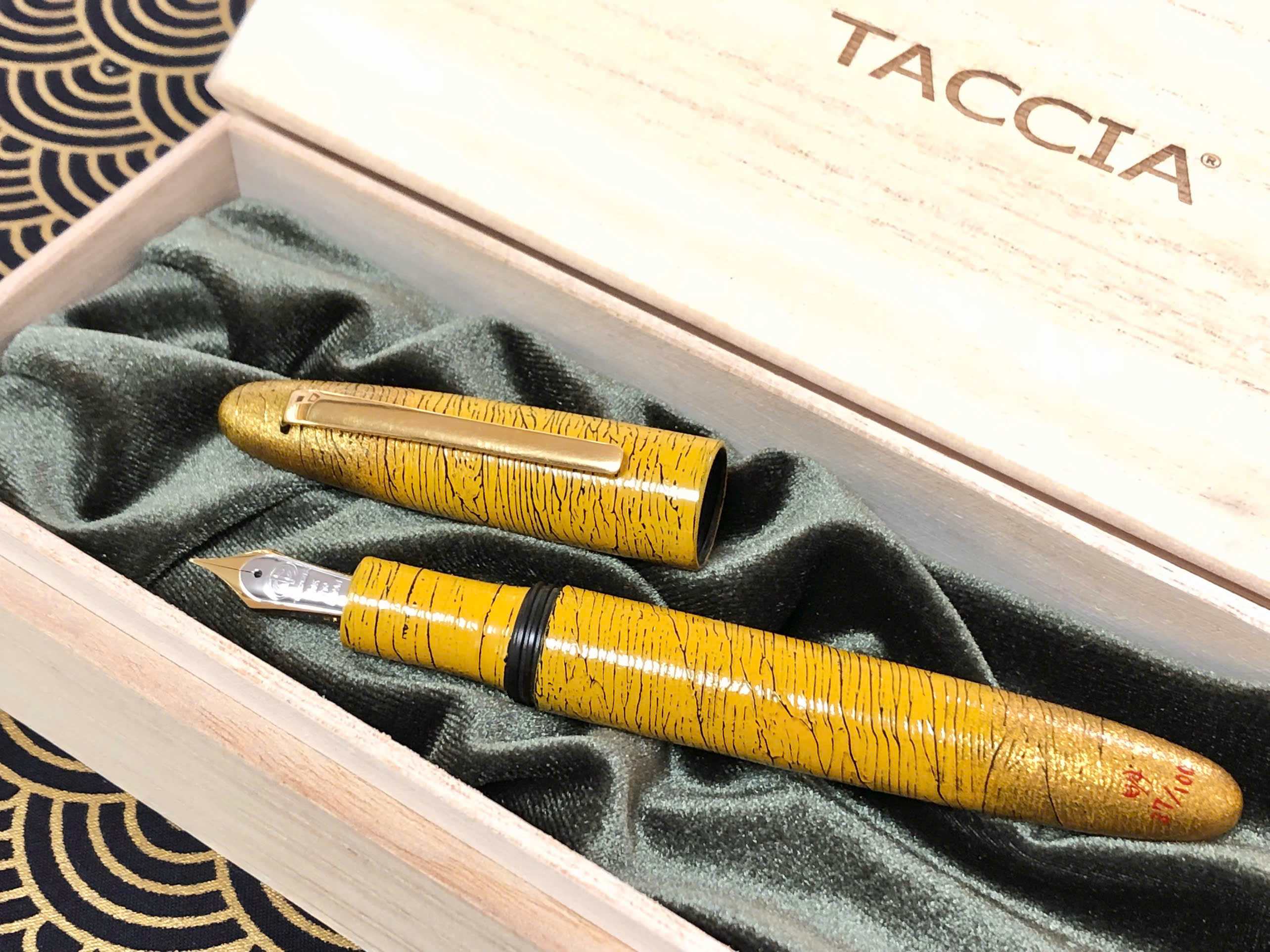BÚT MÁY TACCIA HYAKKO-HISHO KIWAMI URUSHI KOHAKU THH-18F-KH