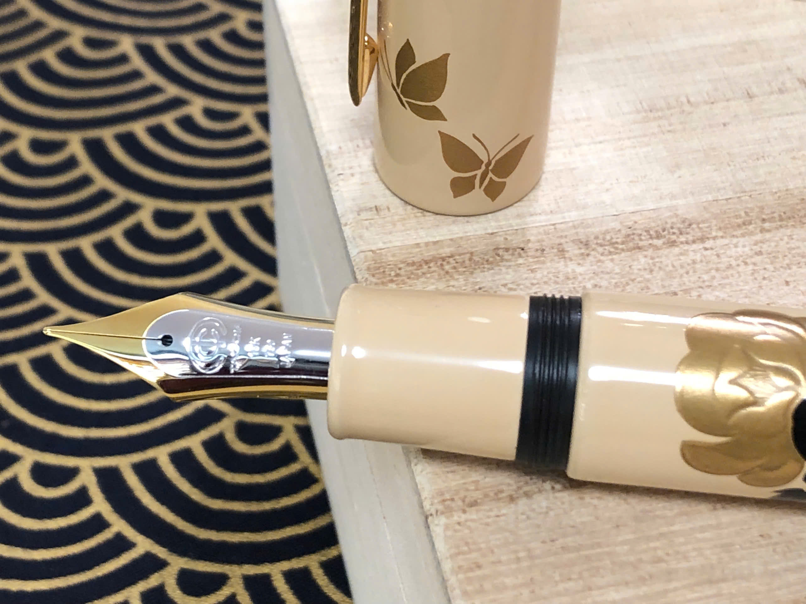 BÚT MÁY TACCIA KAGE-E MAKI-E TKG-L18F-BC
