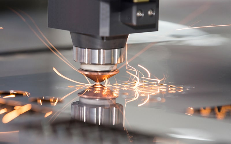 Tại sao tia laser của máy cắt CNC laser có thể cắt được kim loại?