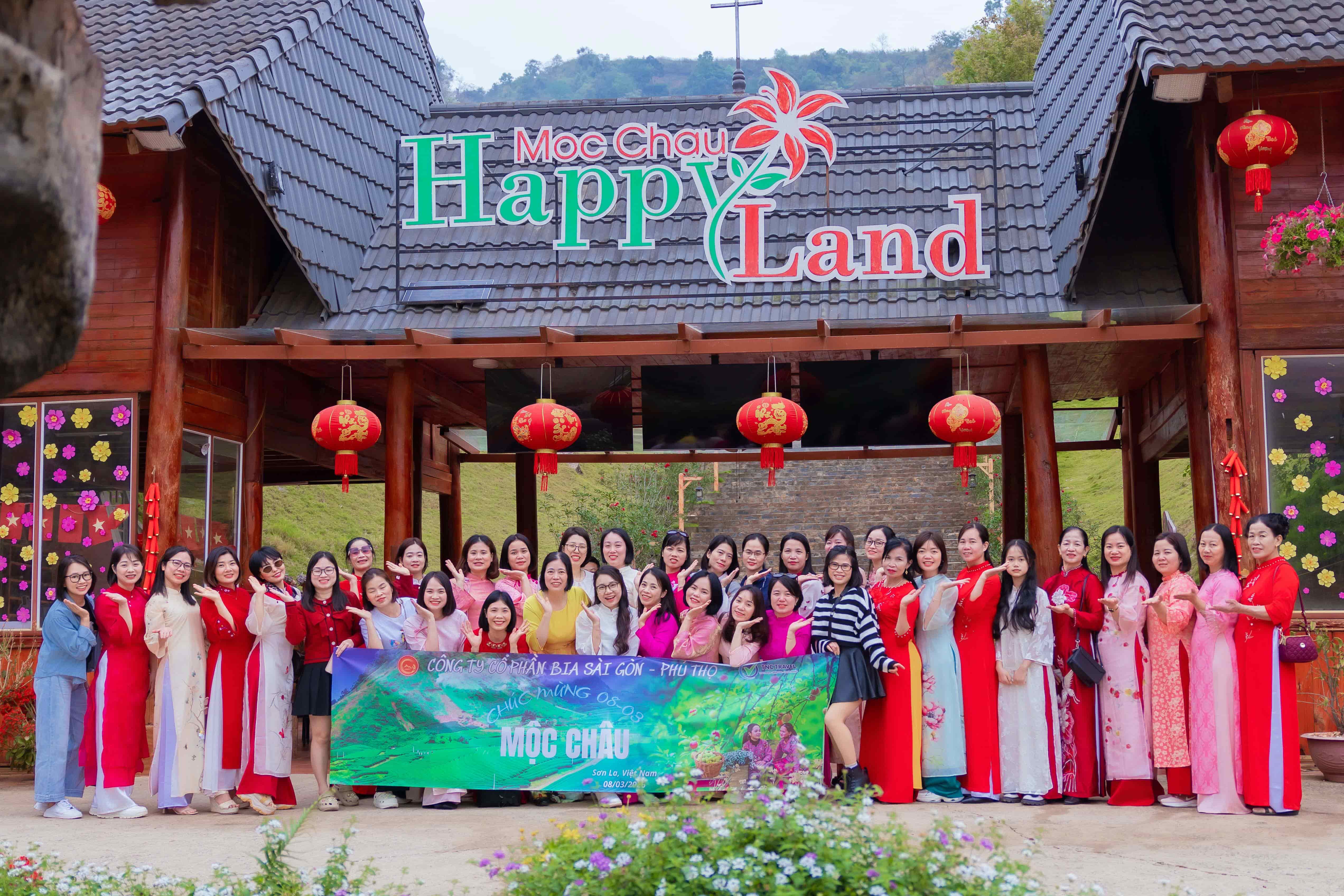 Công ty cổ phần Bia Sài Gòn - Phú Thọ tổ chức tham quan, trải nghiệm cho nữ CBCNV Công ty