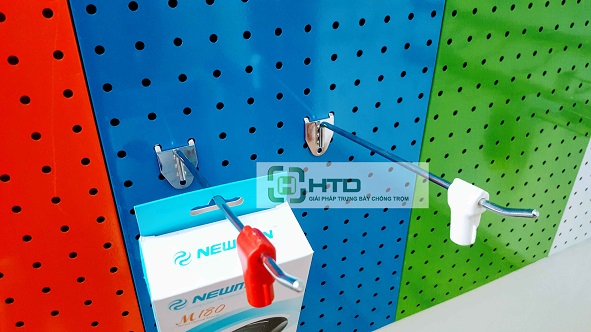 Tấm thép đục lỗ sơn tĩnh điện cài móc treo và các dòng móc treo phụ kiện đi cùng
