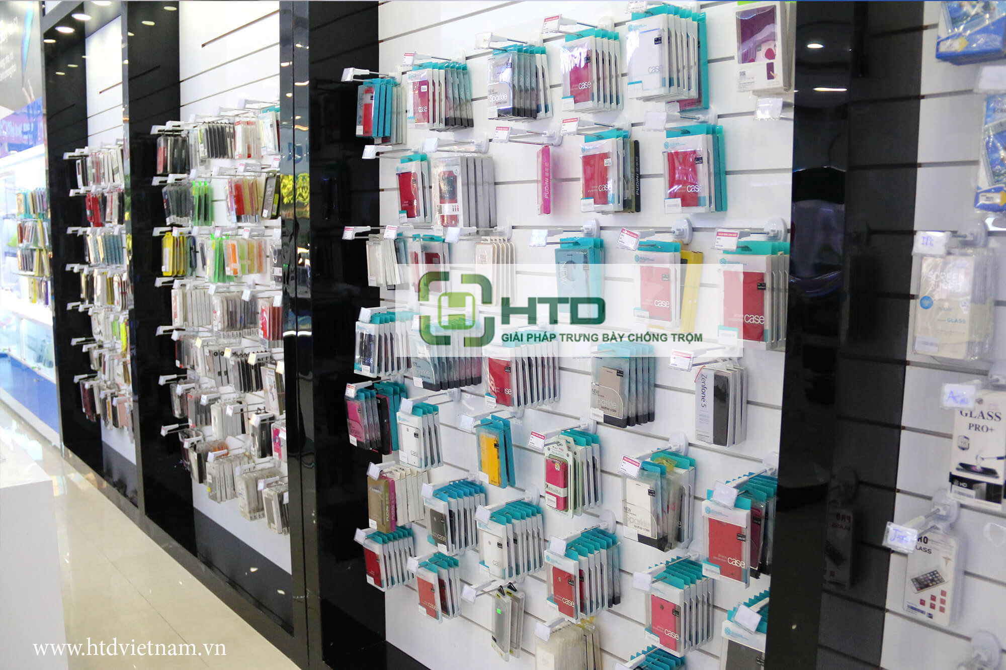 Móc Treo Chống Trộm Bảo Vệ Hàng Trưng Bày Tại Siêu Thị