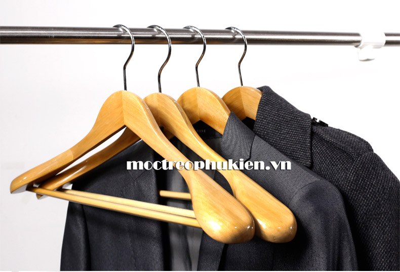 Tại sao bạn nên mua móc treo quần áo bằng gỗ?