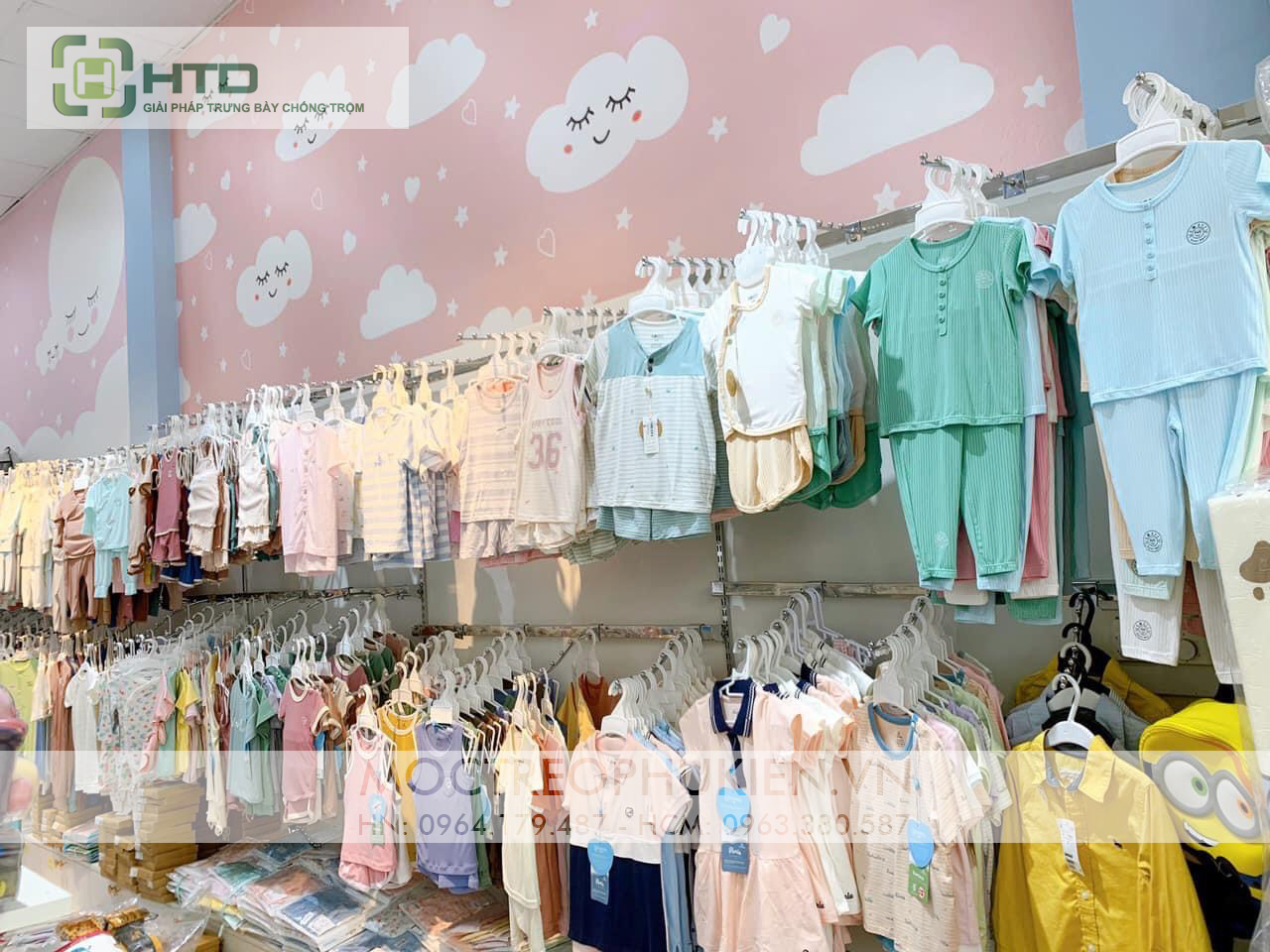 Những loại móc treo của HTD Việt Nam được sử dụng cho shop thời trang.