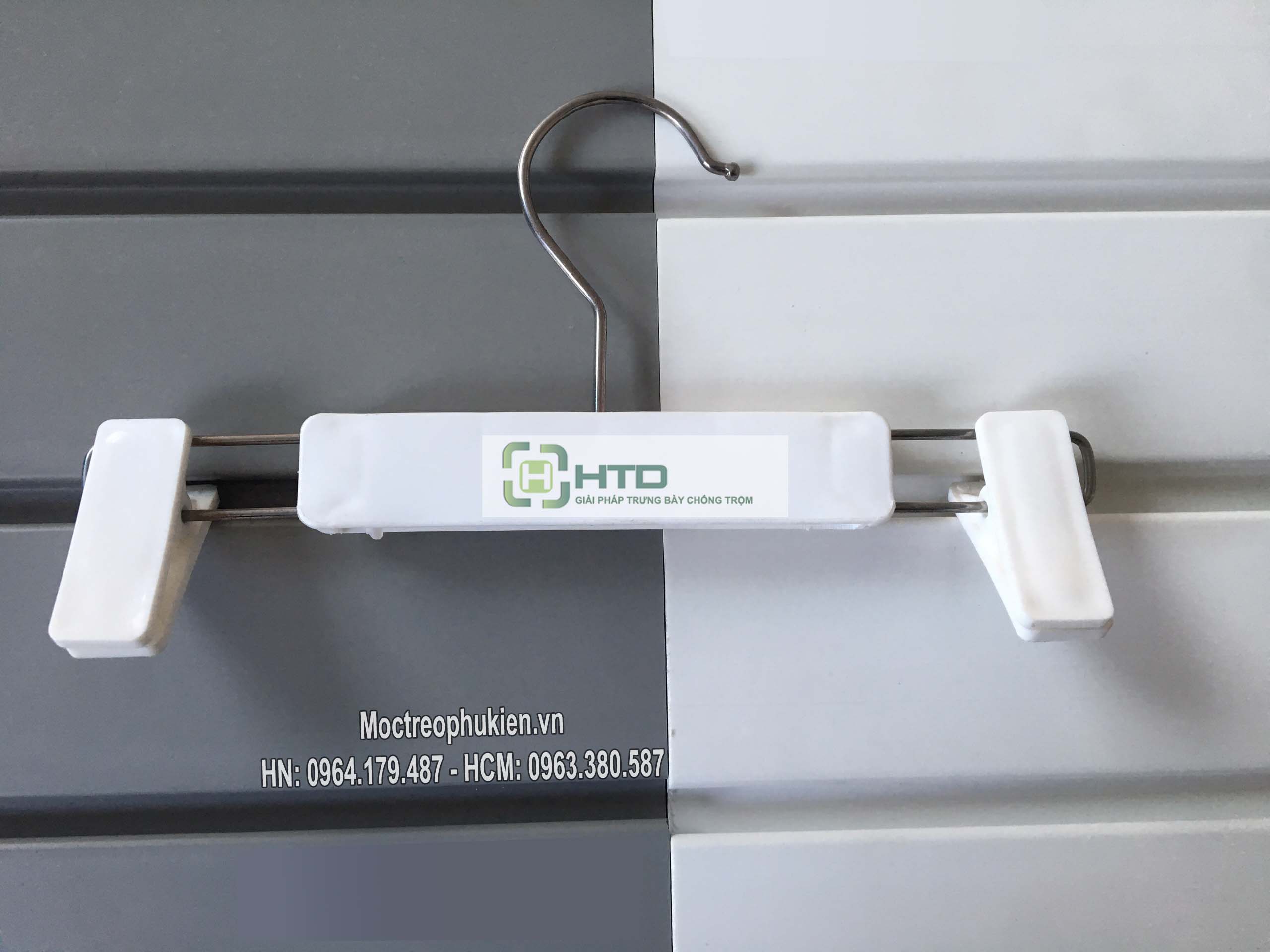 Móc nhựa kẹp quần