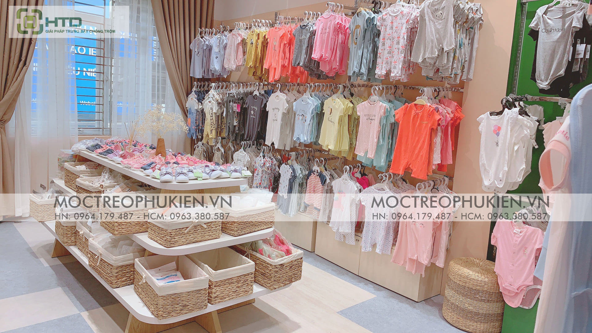 kệ treo quần áo shop thời trang