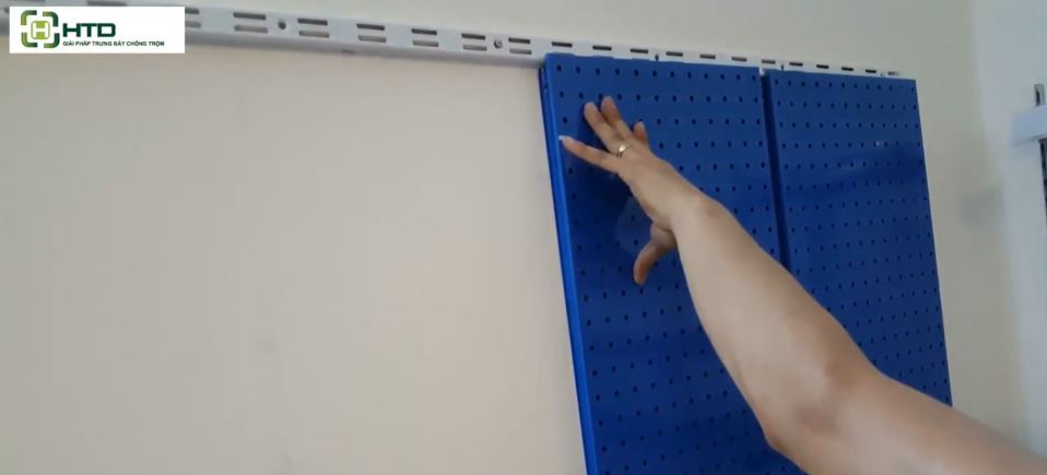 tấm lỗ treo phụ kiện