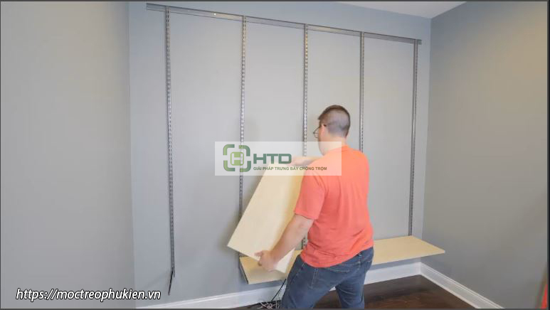 kệ trưng bày hàng hóa gắn tường