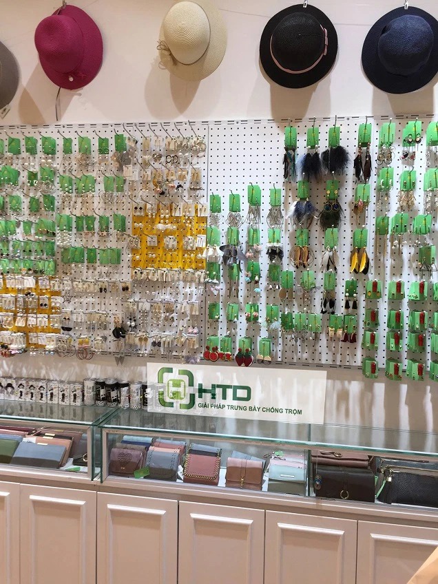 kệ treo phụ kiện tấm lỗ
