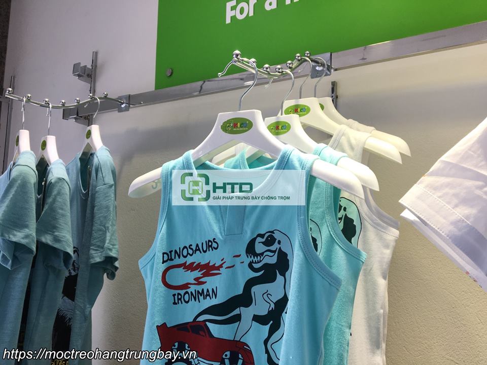 Móc nhựa trẻ em shop thời trang
