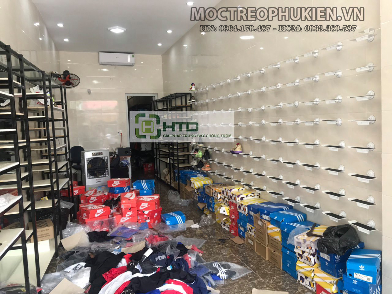 kệ giày gắn lên mặt kính