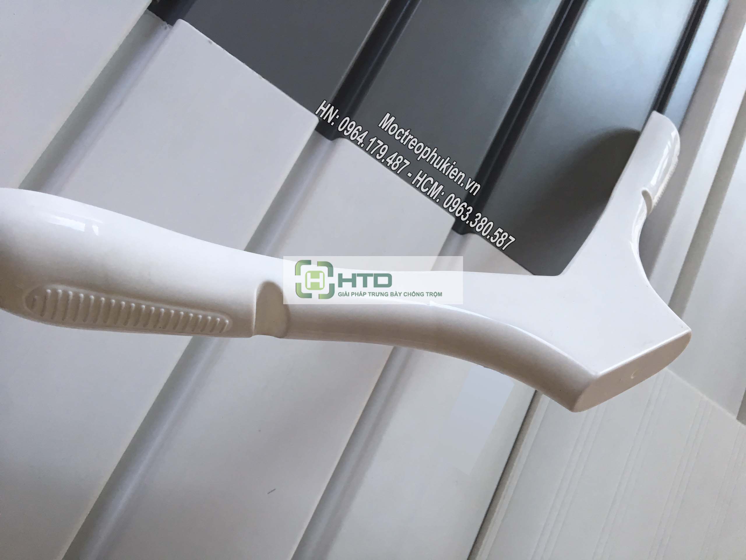 móc treo áo nhựa