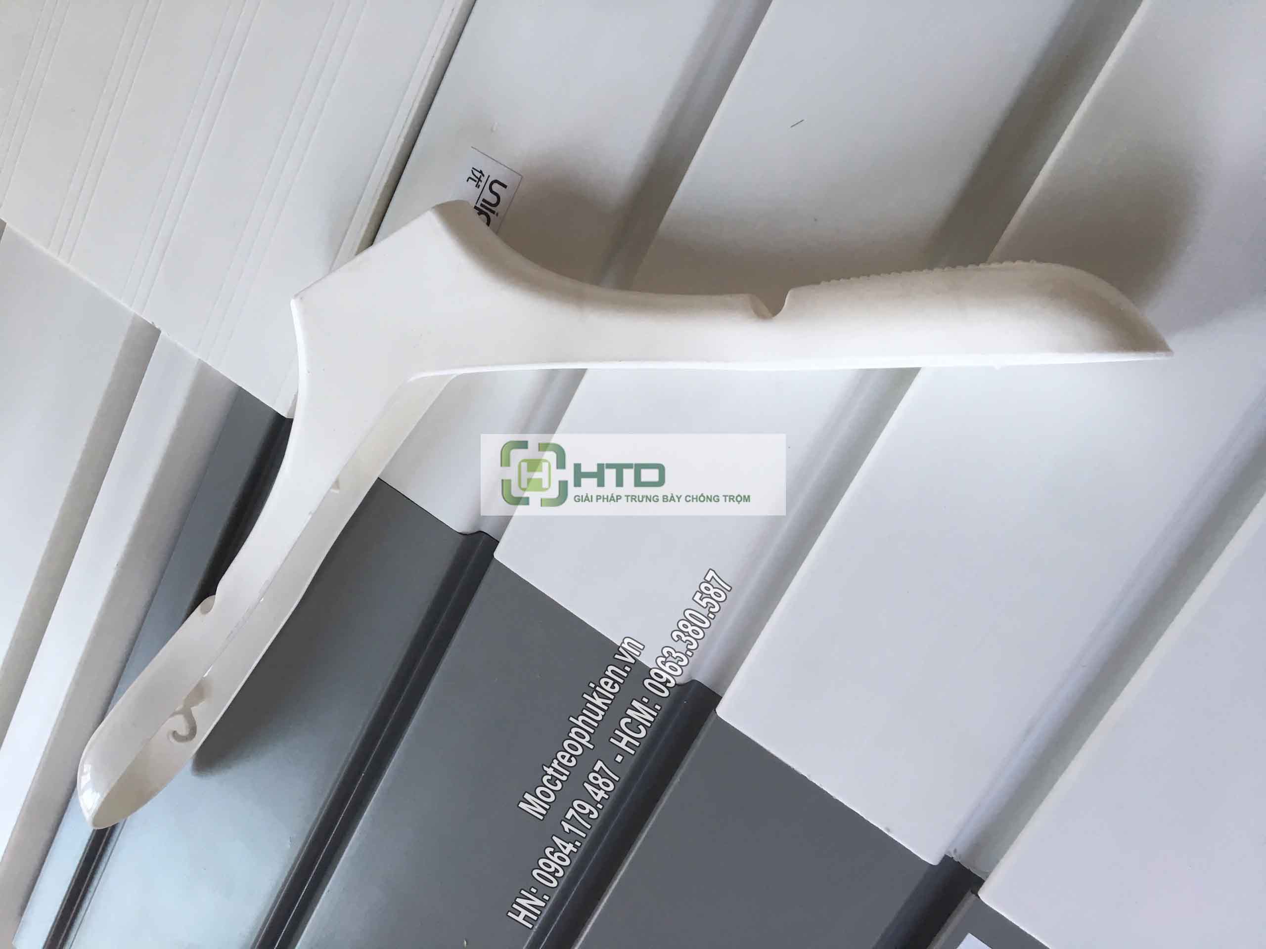 Móc treo quần áo nhựa MN-003