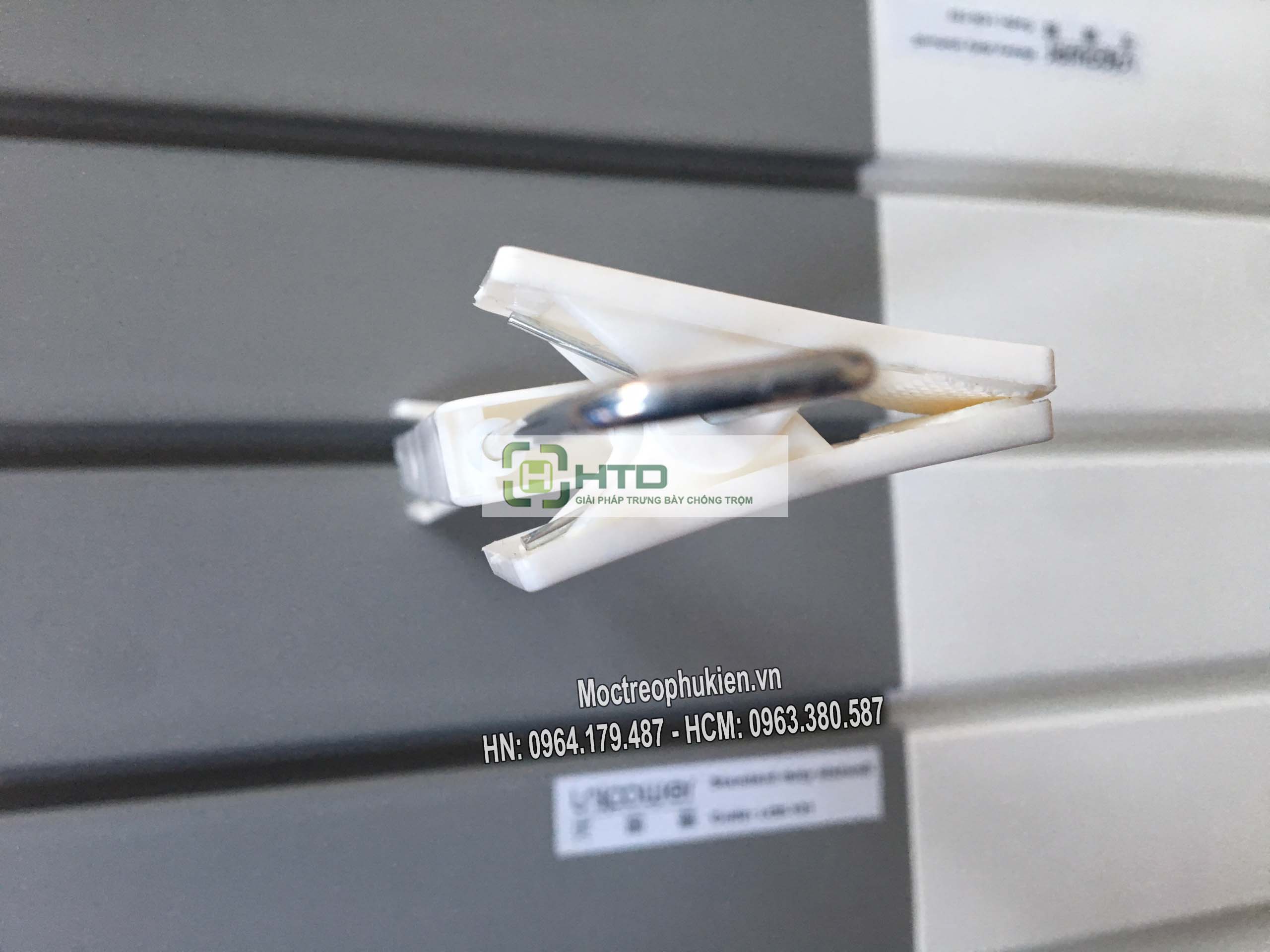 Móc kẹp quần bằng nhựa