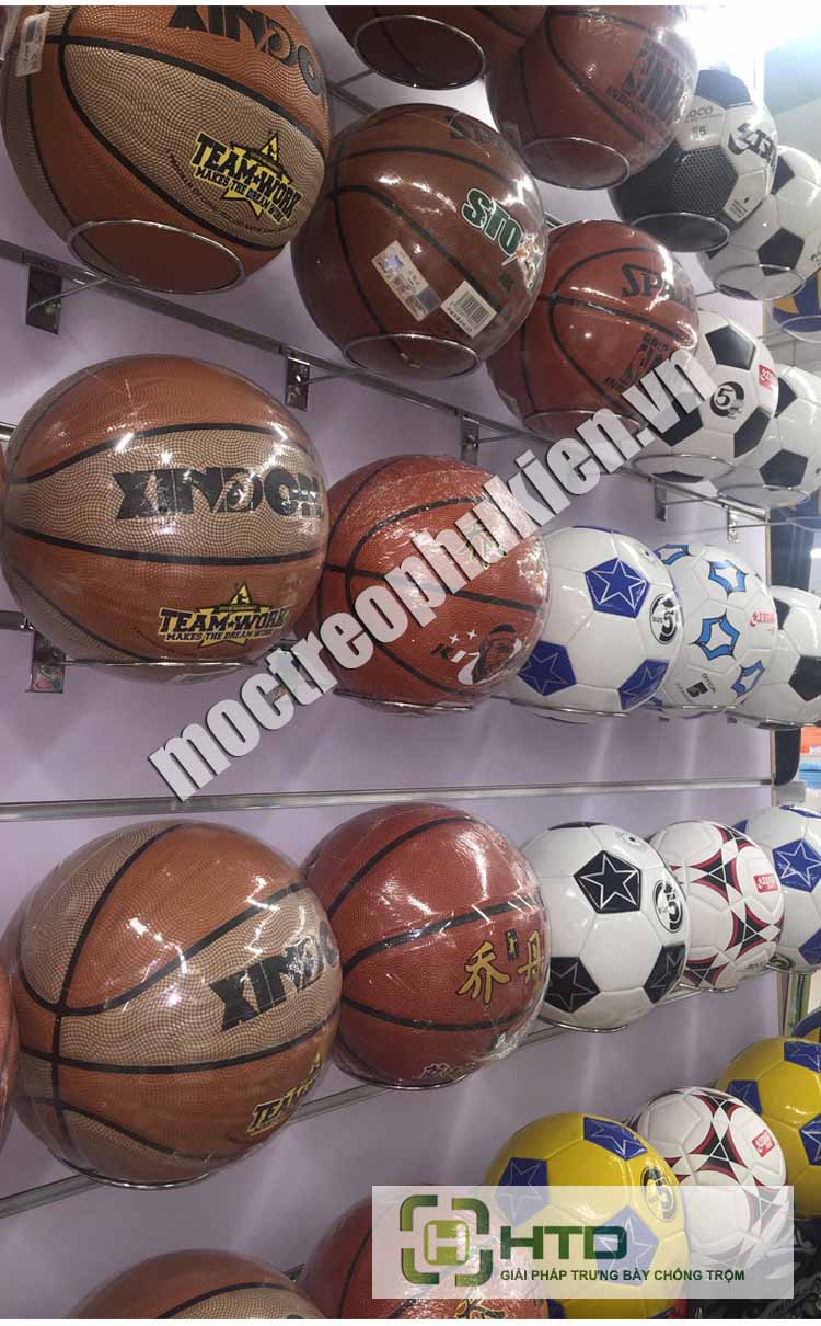 móc trưng bày bóng shop thể thao