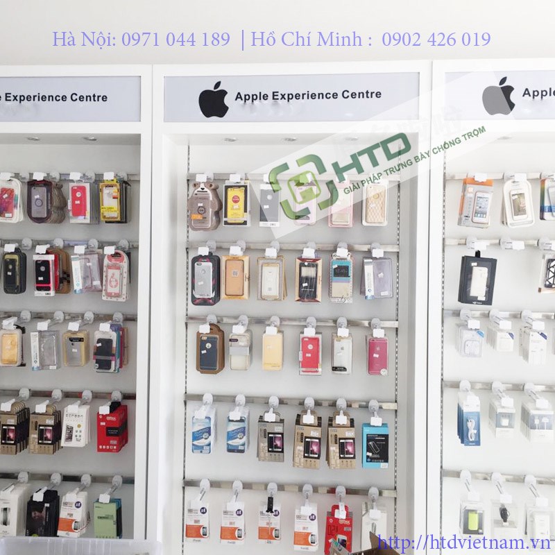 trưng bày hàng hóa với móc treo chống trộm