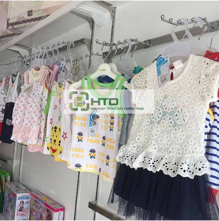 kệ móc treo shop quần áo