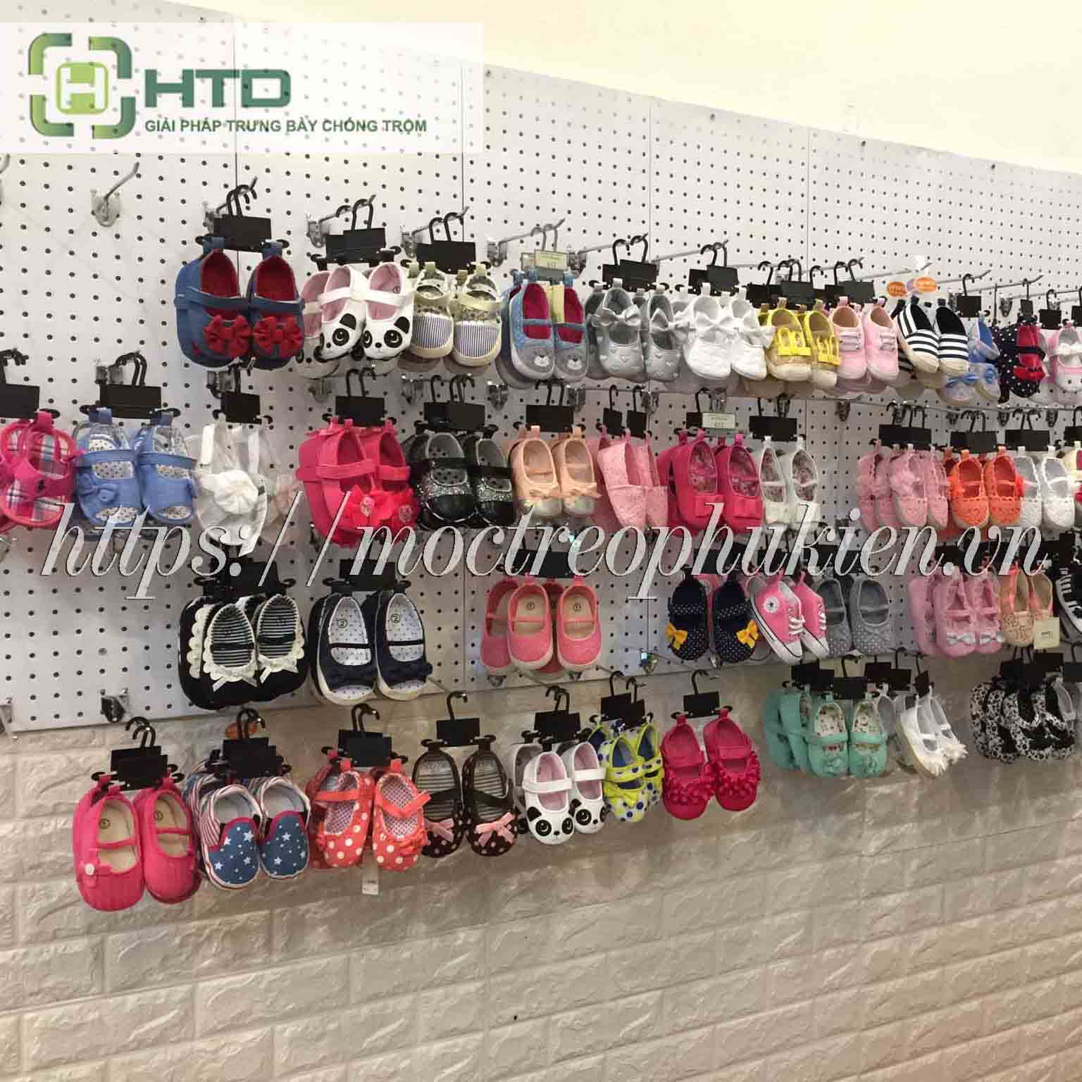 kệ trưng bày giày dép trẻ em