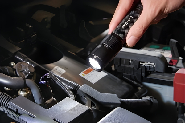 Đèn pin cầm tay sạc điện nhập khẩu chính hãng Nhật Bản của An Khánh