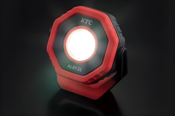 Ưu điểm nổi bật của đèn pin thiết kế sạc điện cầm tay