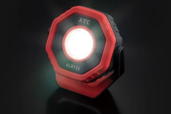 Ưu điểm nổi bật của đèn pin thiết kế sạc điện cầm tay