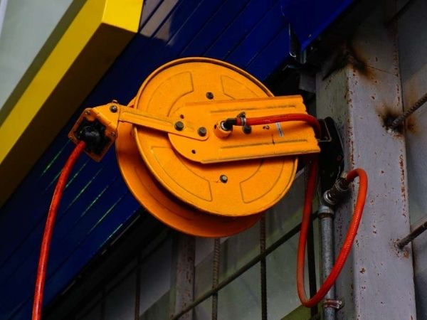 Lắp đặt cuộn dây hơi tự rút từng bước