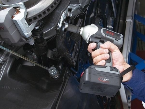 Máy siết bu lông bị yếu lực, không đủ mô men xoắn