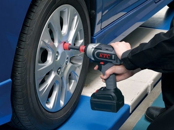 Top 5 máy siết bu lông dùng pin loại tốt cho thợ chuyên nghiệp
