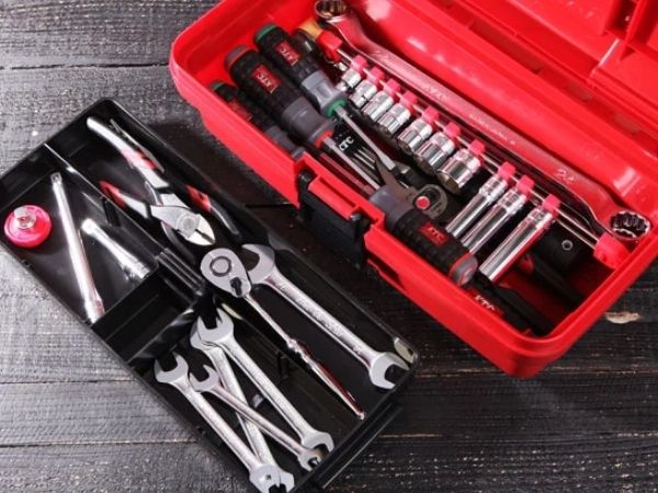 Các dụng cụ cần chuẩn bị để thay thuận lợi dây curoa cho xe tay ga