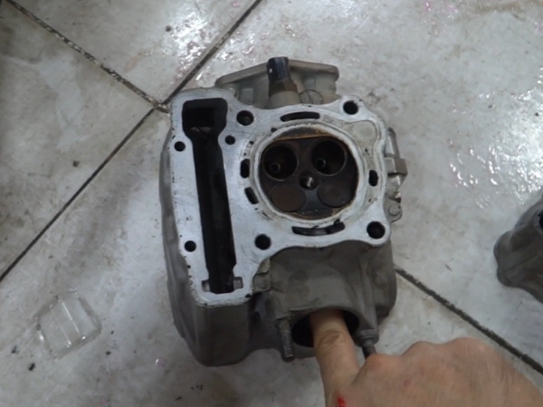 Bao lâu nên vệ sinh buồng đốt xe máy?