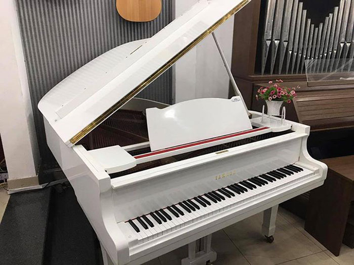 Đàn Grand Piano Yamaha G3 Trắng