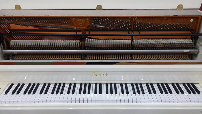 Đàn Piano Cơ Samick Trắng