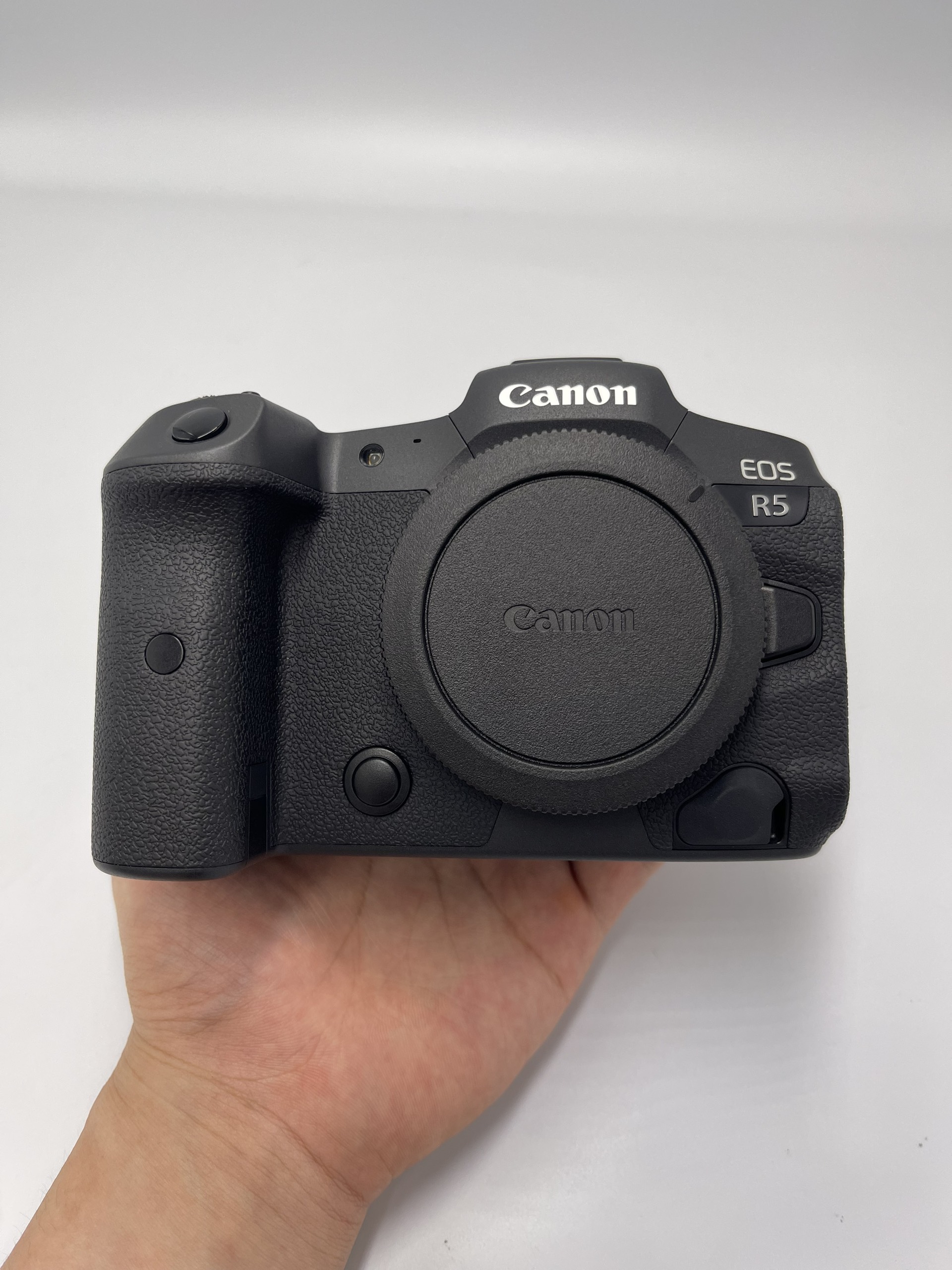 Canon EOS R5 (Đỗ cũ)
