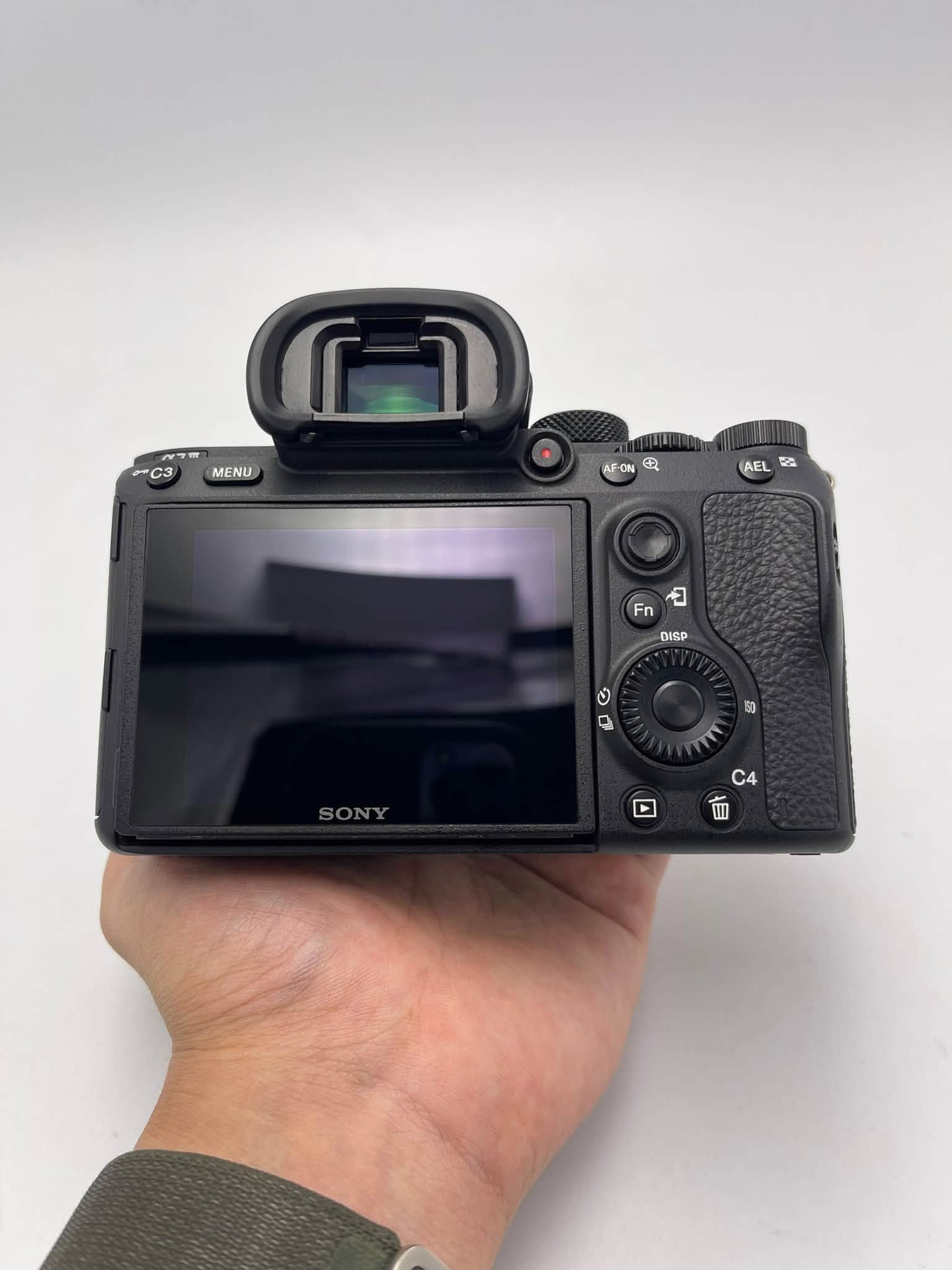 Sony A73