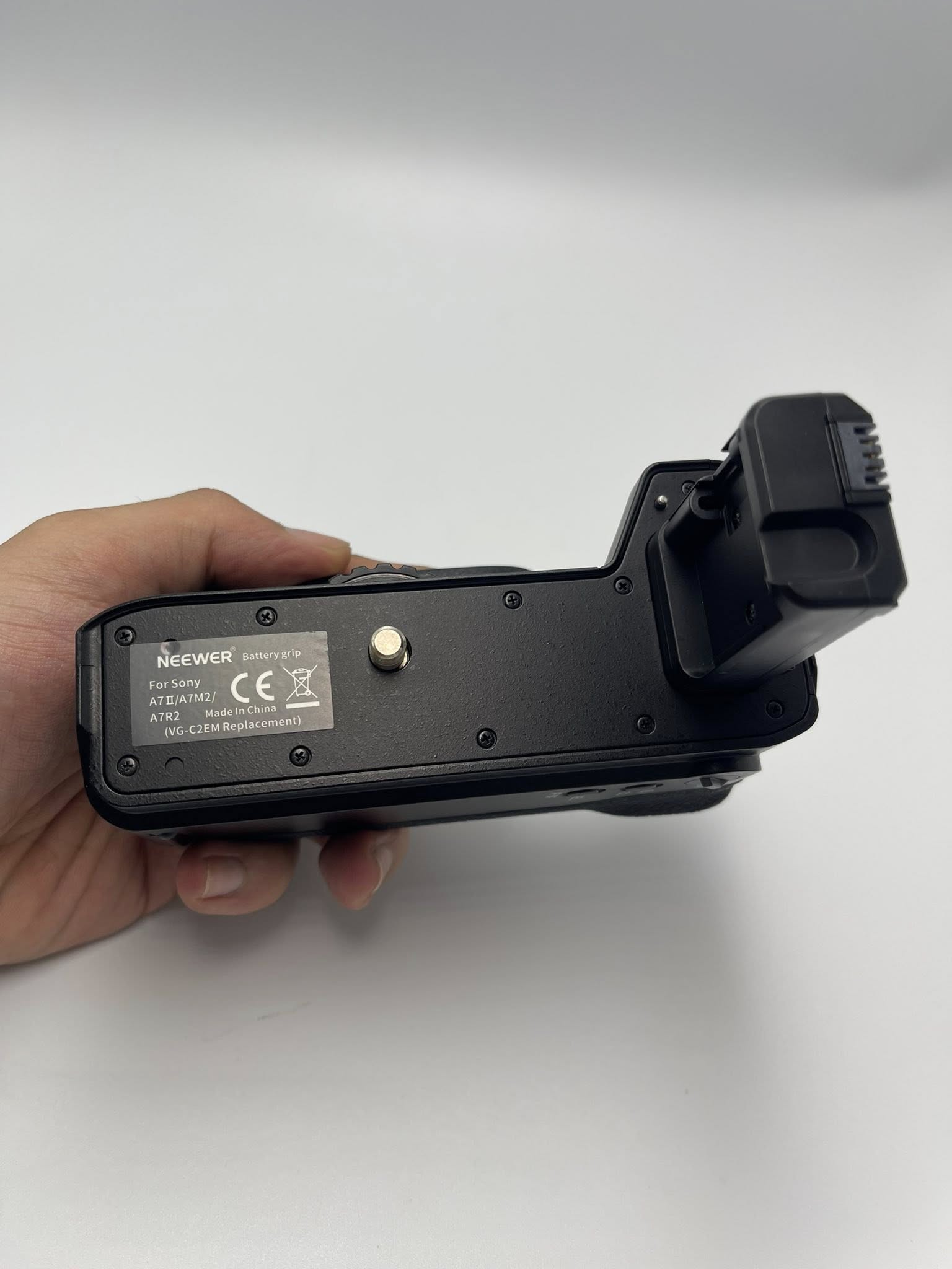 Neewer Battery Grip for Sony A72/A7R2