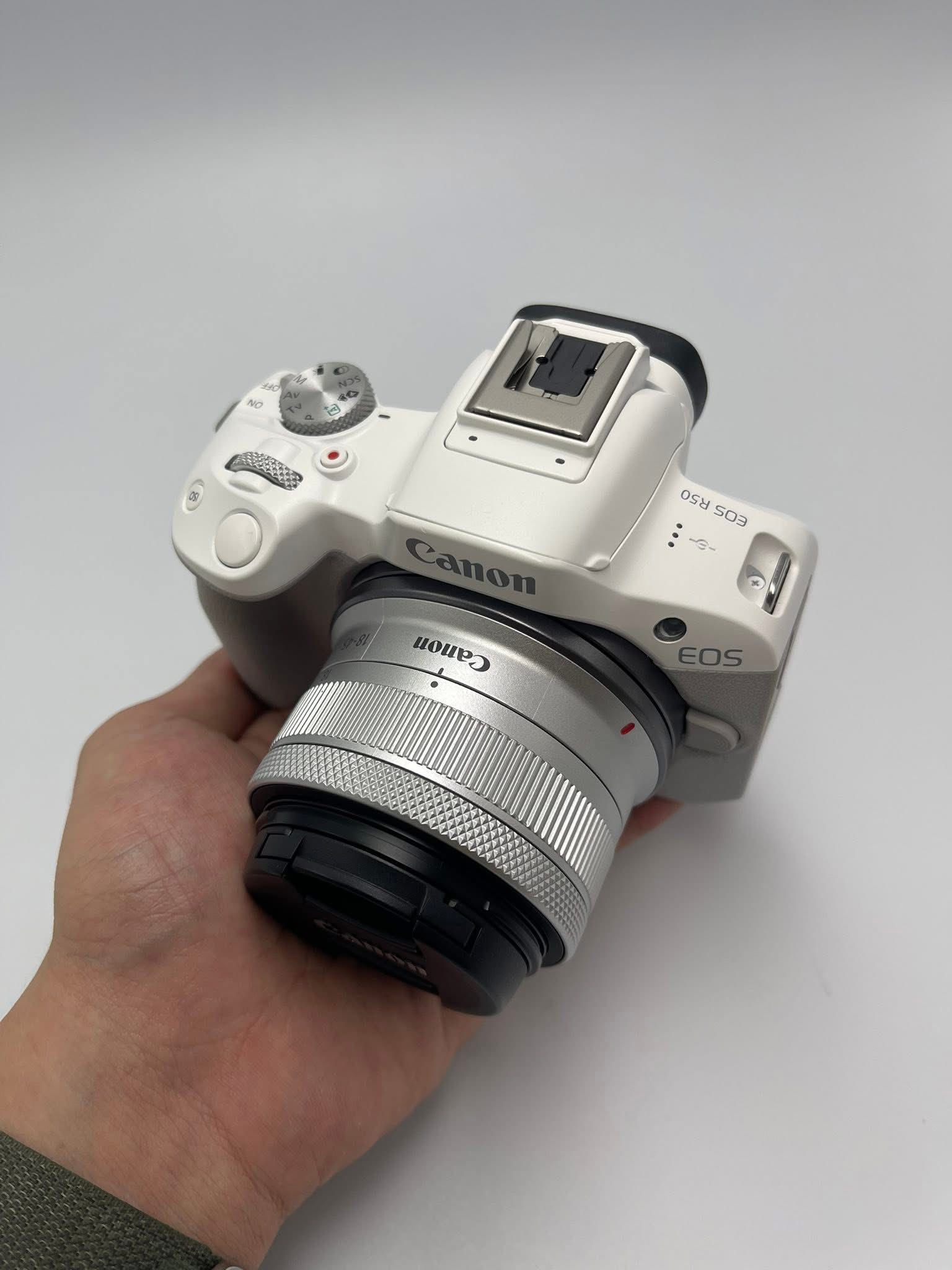 Canon EOS R50 Kit RF-S 18-45mm F4.5-6.3 IS STM