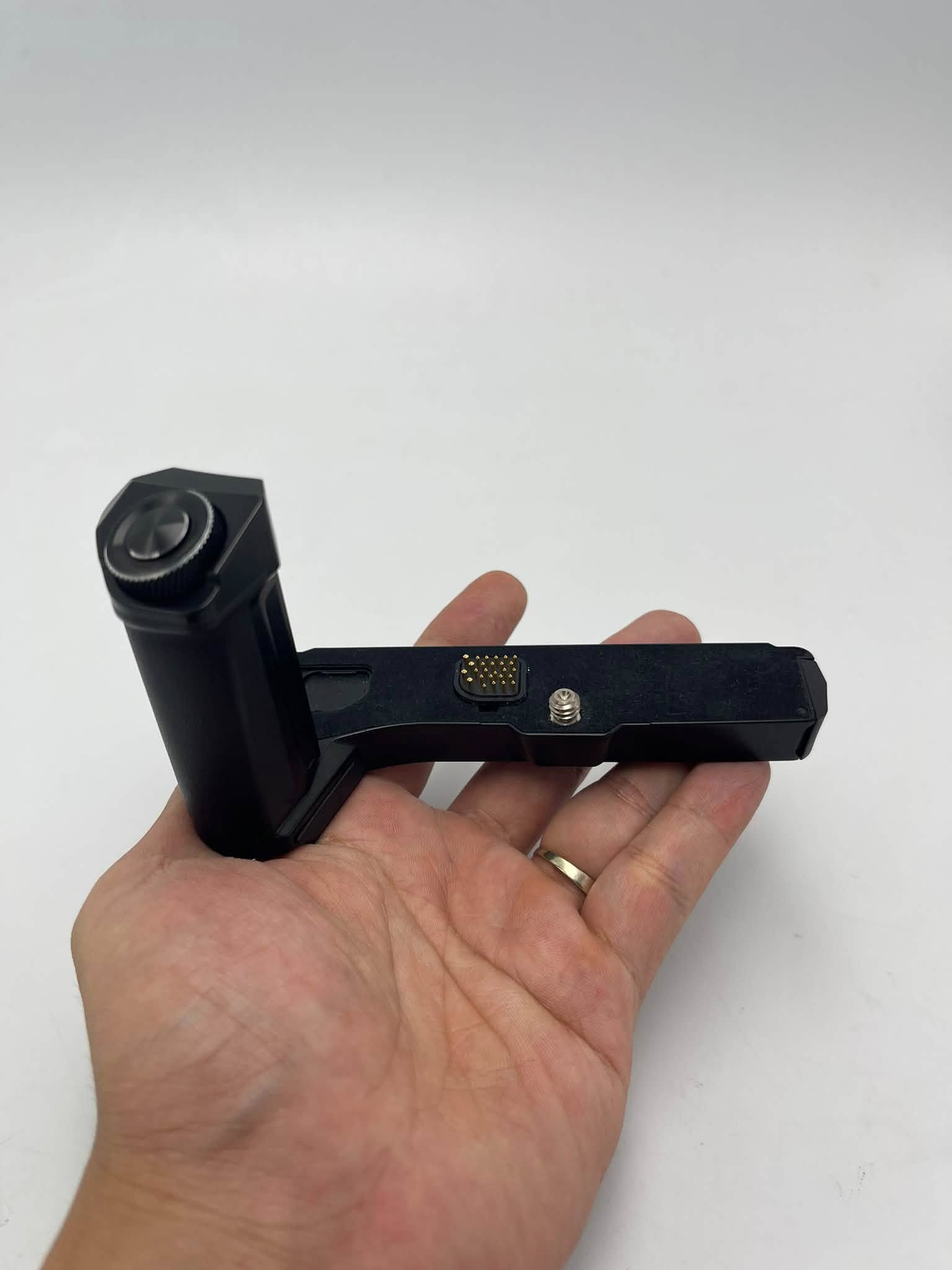 Grip zin tay cầm mở rộng Olympus HLD 8G for Olympus OM-D E-M5 Mark ii, E-M5
