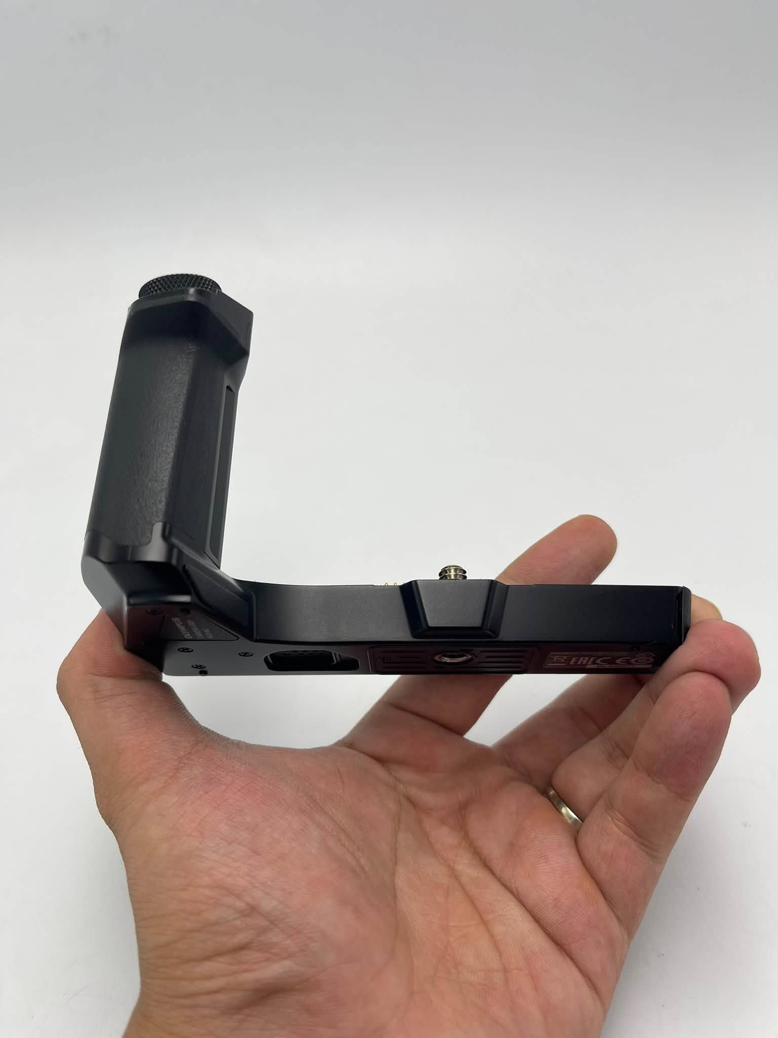 Grip zin tay cầm mở rộng Olympus HLD 8G for Olympus OM-D E-M5 Mark ii, E-M5