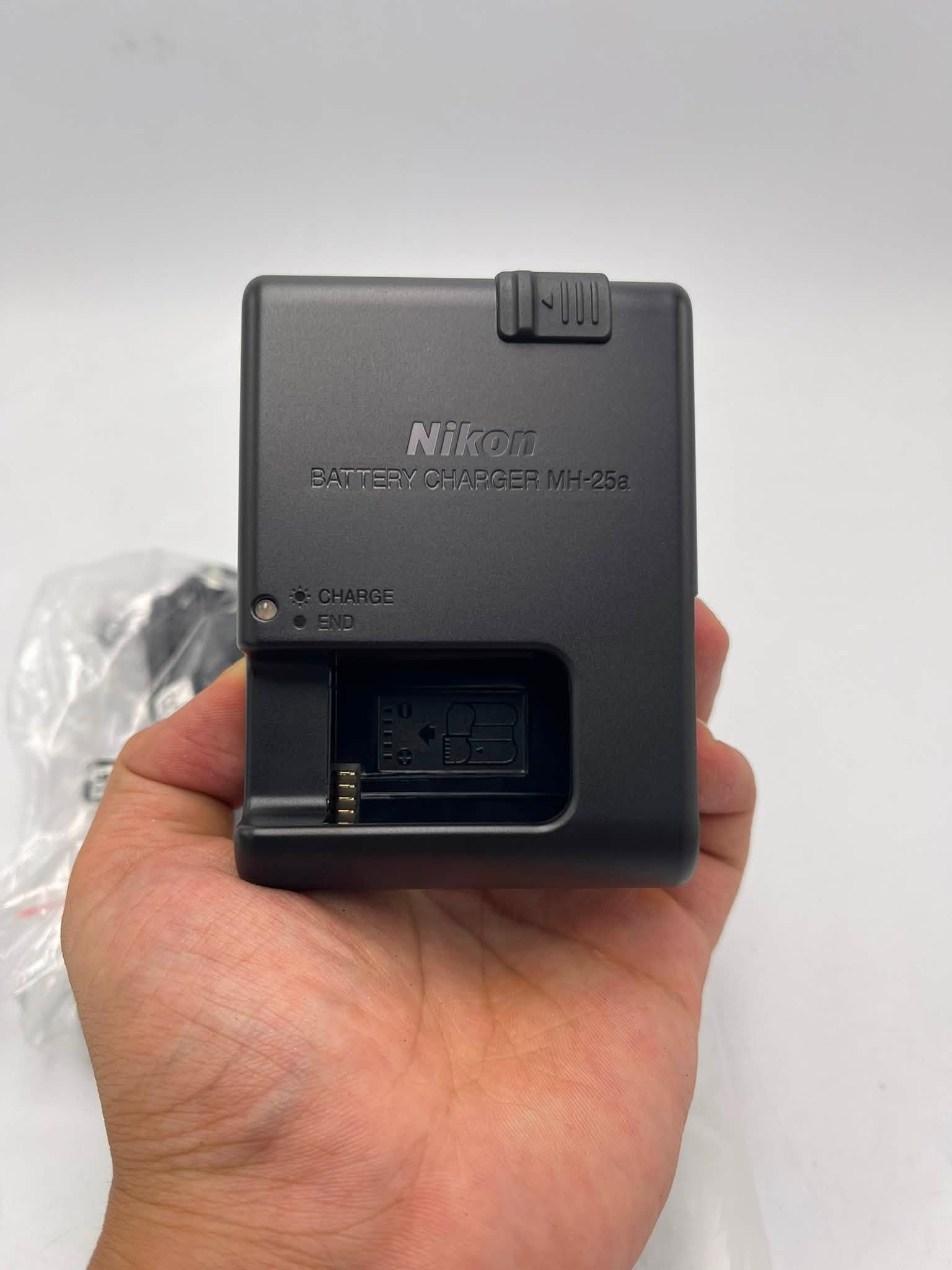 Sạc pin Nikon MH-25a